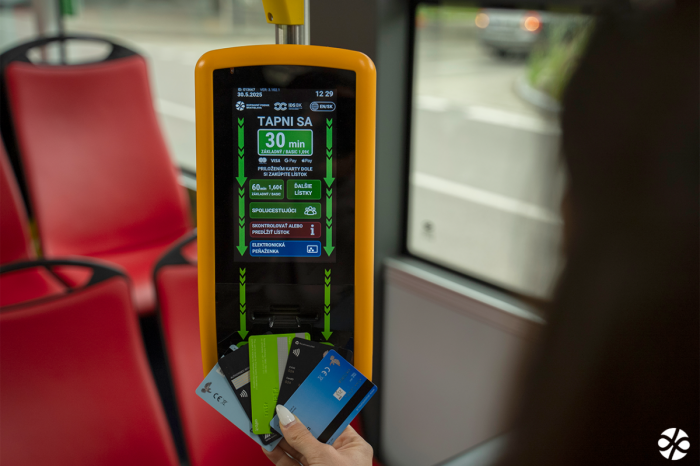 Ilustračný obrázok k článku DPB prináša NOVINKU na nákup cestovných lístkov: Viete, ako funguje Tapni sa?