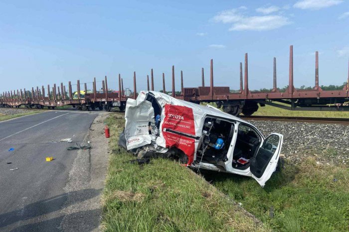 Ilustračný obrázok k článku ZRÁŽKA na železničnom priecestí: Doprava je prerušená!