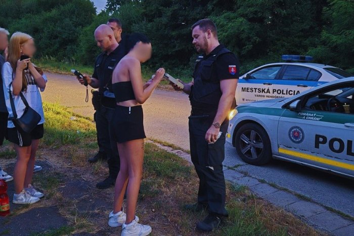 Ilustračný obrázok k článku ŠOKUJÚCE zistenia policajtov: Prichytili OPITÉ deti, no jedno ich ZARAZILO ešte viac, FOTO