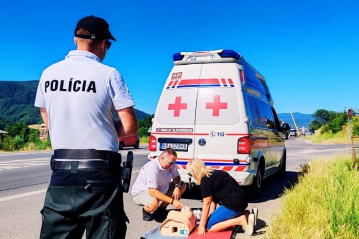 Ilustračný obrázok k článku Viete poskytnúť prvú POMOC? Policajti so zdravotníkmi PREVERILI vodičov v kraji, FOTO