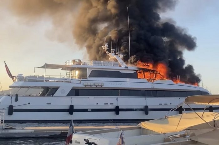 Ilustračný obrázok k článku V prístave ZHORELA luxusná superjachta: Prenajímali ju za 80-TISÍC eur na týždeň