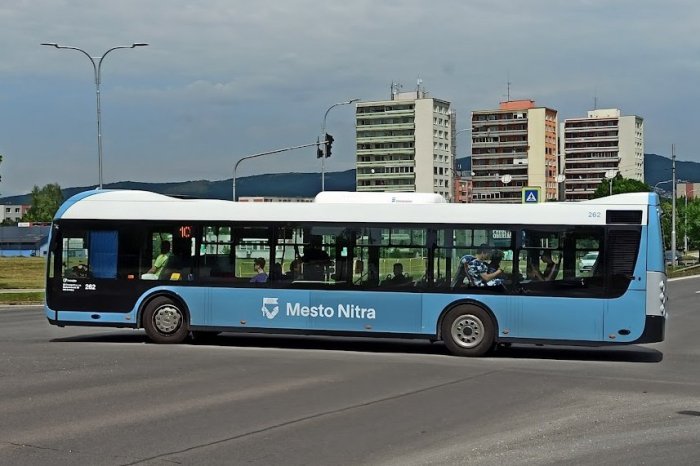 Ilustračný obrázok k článku Menej lístkov predaných u vodiča a VIAC cestujúcich: MHD v Nitre odviezla REKORDNE veľa ľudí