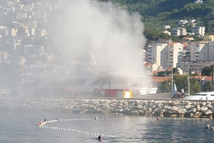 Ilustračný obrázok k článku DRÁMA na Makarskej: V prístave začala HORIEŤ turistická loď! Úrady hlásia ZRANENÝCH