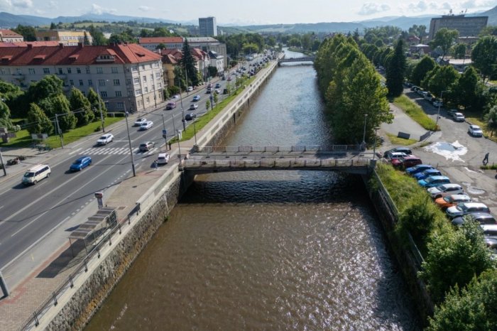 Ilustračný obrázok k článku Most ponad Hron prejde ZMENAMI: Dajte si pozor, OBMEDZENIA zasiahnu vodičov aj chodcov