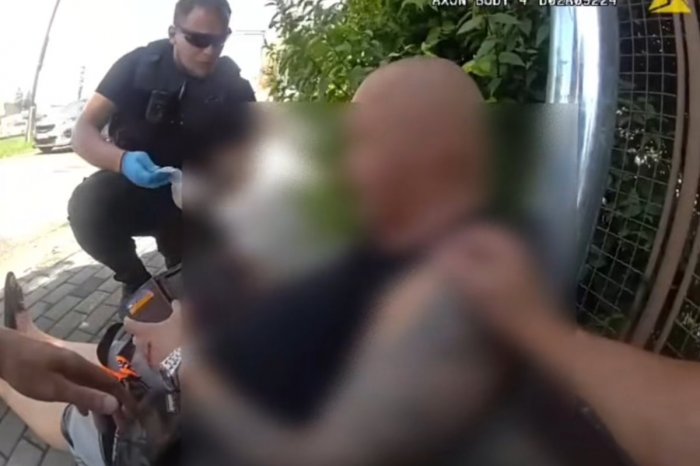 Ilustračný obrázok k článku Policajti uvideli na chodníku LEŽAŤ muža: SKVELÁ práca! Pomohli zranenému cyklistovi