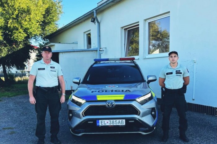 Ilustračný obrázok k článku Starší muž NEREAGOVAL a NEDVÍHAL telefón: Zásah policajtov mu možno ZACHRÁNIL život