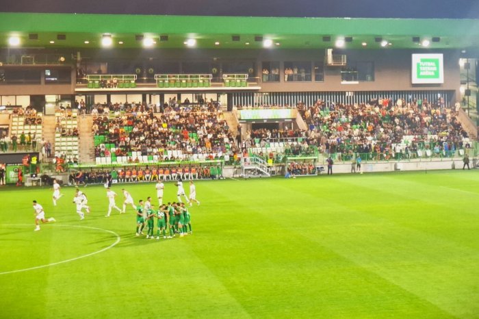 Ilustračný obrázok k článku Slávna Fiorentina v Prešove vyhrala 3:0: V hľadisku však bola dráma, zachraňovali 2 ľudí