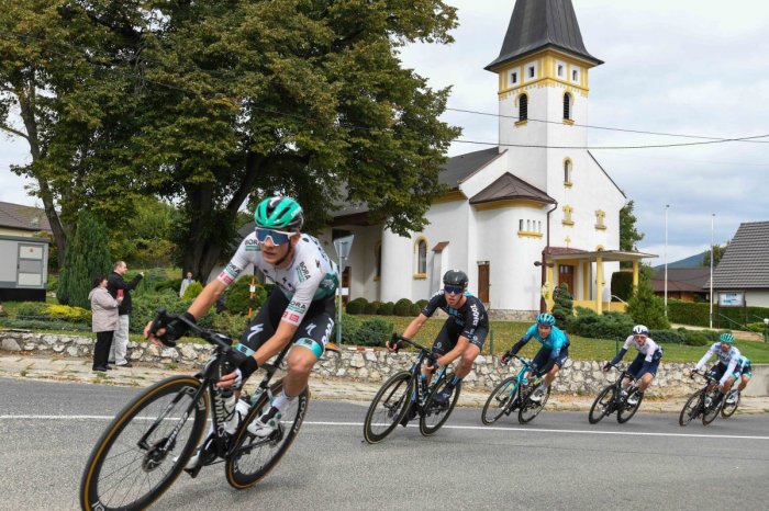 Ilustračný obrázok k článku Cyklistická ELITA mieri do srdca Slovenska: Vodiči sa NEPOTEŠIA, UZAVRÚ ulice aj parkoviská