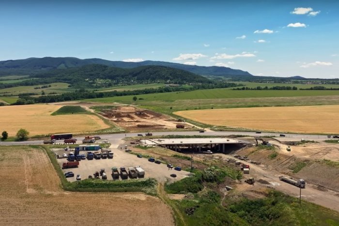 Ilustračný obrázok k článku Už je motoristom plne k dispozícii: Pri Prešove pribudol nový most ponad budúcu R4