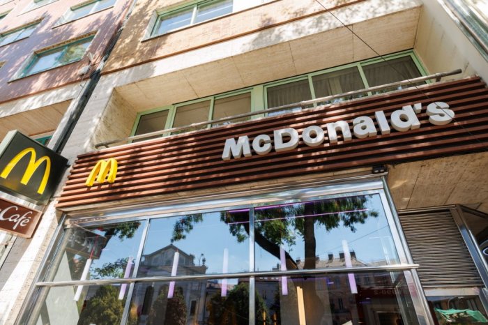 Ilustračný obrázok k článku Darček k 30. výročiu vo veľkom štýle: McDonald’s v centre Bratislavy prešiel prestížnou rekonštrukciou