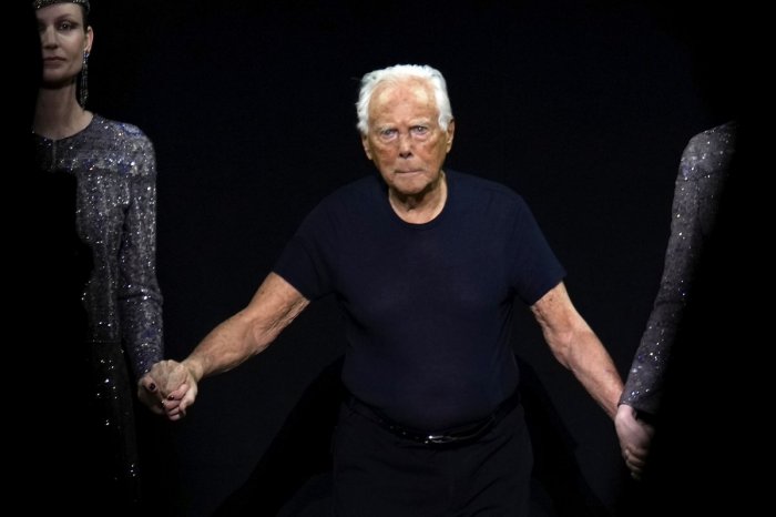 Ilustračný obrázok k článku Svet módy sa ponoril do SMÚTKU: Vo veku 91 rokov ZOMREL návrhár Giorgio Armani