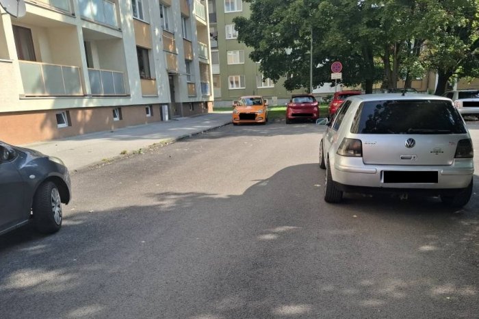 Ilustračný obrázok k článku To nemohol myslieť vážne: Vodič v Prešove zaparkoval MIMORIADNE absurdne, FOTO