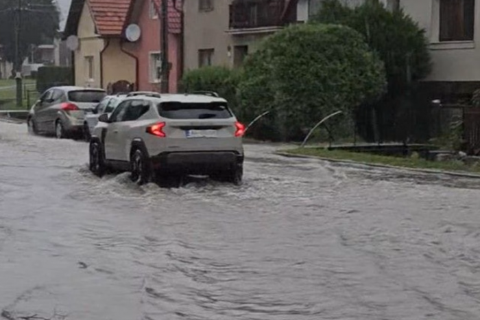 Ilustračný obrázok k článku Desivé VIDEO: Slovensko bičujú intenzívne dažde, miestami zaplavilo polia a cesty