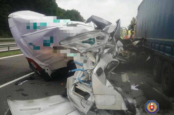 Ilustračný obrázok k článku Nehoda dodávky s kamiónom OCHROMILA dopravu: R1 je NEPREJAZDNÁ!