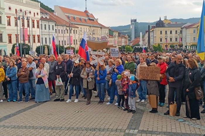 Ilustračný obrázok k článku PROTESTY proti OŽOBRAČOVANIU pokračujú: VYPUKNÚ v ďalších mestách Banskobystrického kraja