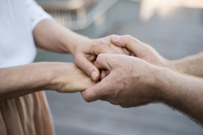 Ilustračný obrázok k článku Príbeh ženy DOJAL Trnavčanov: ODPADLA na ulici! Zachránili ju neznámi ľudia