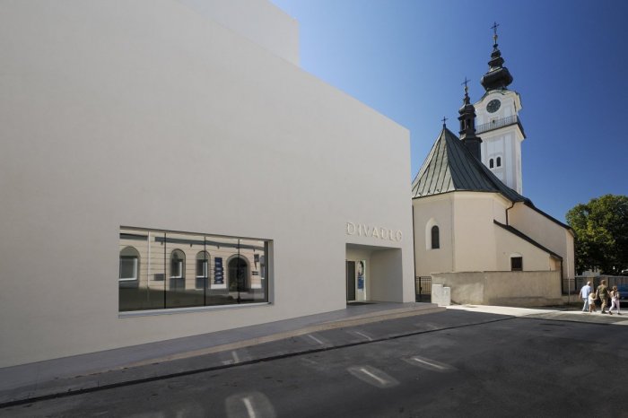 Ilustračný obrázok k článku SEN SA STAL SKUTOČNOSŤOU. DIVADLO POPRAD ZAČALO PÍSAŤ SVOJU HISTÓRIU, NAVŠTÍVILI HO STOVKY DIVÁKOV.