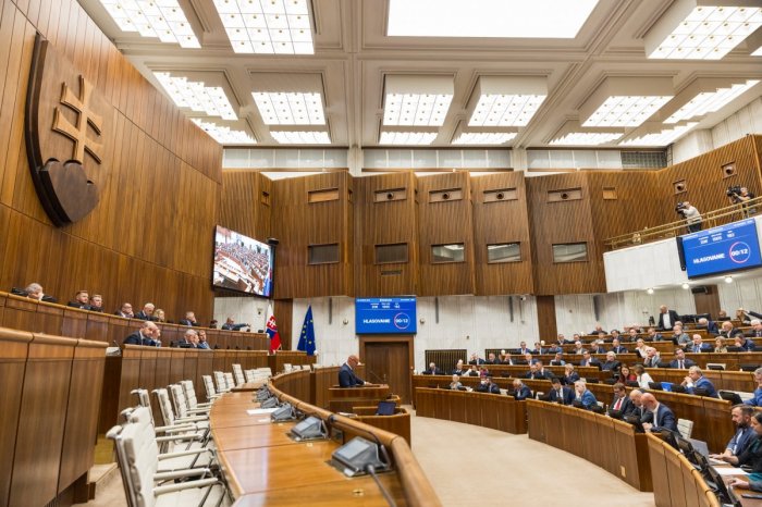 Ilustračný obrázok k článku Najnovší PRIESKUM: Kto by vyhral voľby? Prekvapil aj výsledok úplne NOVEJ strany!