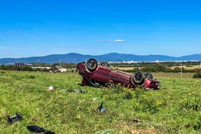 Ilustračný obrázok k článku VÁŽNA nehoda pri Michalovciach: Auto sa prevrátilo na strechu! Viezli sa v ňom aj DETI