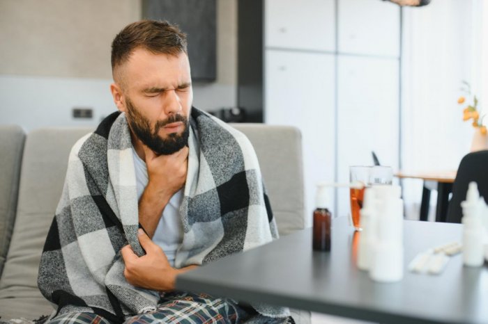 Ilustračný obrázok k článku Komplikujú vám bežné dni suchý kašeľ a bolestivé hemoroidy? Riešení je viac