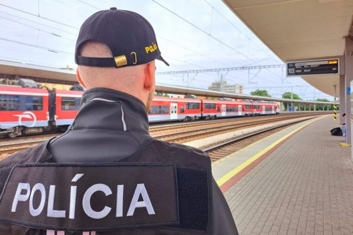 Ilustračný obrázok k článku Muž už NEVIDEL riešenie a kontaktoval policajta: Hroziacej TRAGÉDII sa podarilo ZABRÁNIŤ