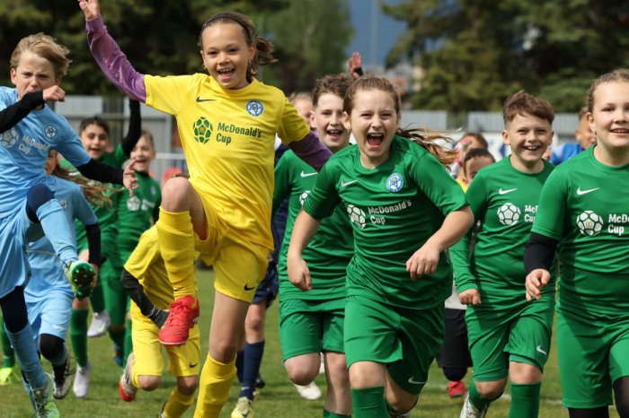 Ilustračný obrázok k článku Možno práve z vašej školy vyrastie nová futbalová hviezda. McDonald’s Cup uzatvára registráciu už túto sobotu!