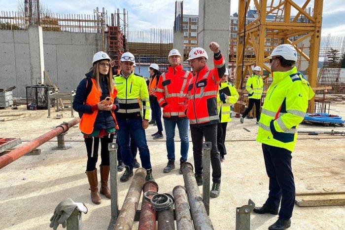 Ilustračný obrázok k článku VÝZNAMNÁ návšteva na stavenisku: Na NOVÚ nemocnicu si posvietili zástupcovia EURÓPSKEJ komisie