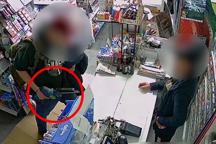 Ilustračný obrázok k článku Šialené VIDEO z českého obchodu: Muž napadol predavačku MOTOROVOU pílou!