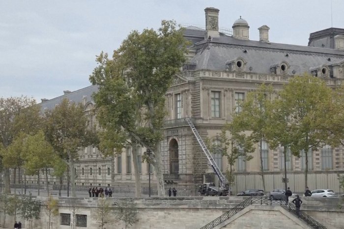 Ilustračný obrázok k článku Obrovská krádež v Louvri: Trvala len 4 minúty, zmizli šperky z Napoleonovej zbierky