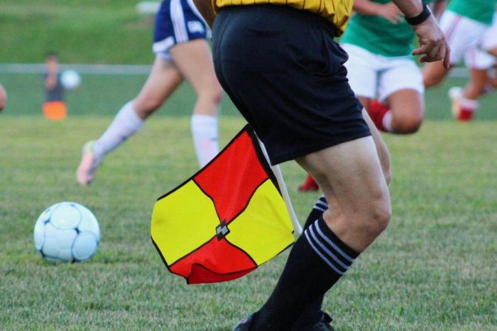 Ilustračný obrázok k článku DRÁMA v českom futbale: Boj o život! Rozhodca dostal INFARKT priamo na ihrisku