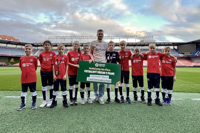 Ilustračný obrázok k článku Takto chutí futbal: Lukáš Haraslín hostil v Prahe víťazov posledného ročníka McDonald’s Cupu