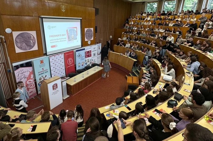 Ilustračný obrázok k článku Máte VYNIKAJÚCI prospech? Na Lekársku fakultu sa dostane aj BEZ prijímačiek!