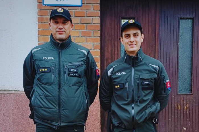 Ilustračný obrázok k článku Policajti zabránili TRAGÉDII: Na hlavnej ceste ležal muž! Neváhali ani sekundu