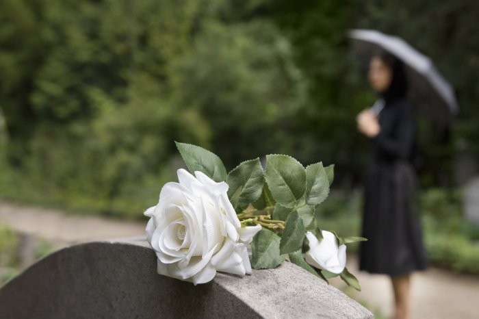 Ilustračný obrázok k článku Spoveď majiteľky pohrebníctva: Prišla k nim mladá žena, aby... O tri týždne ju pochovali