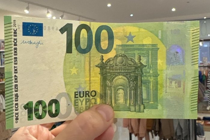 Ilustračný obrázok k článku Nitriansky obchod VARUJE: Niekto v ňom zaplatil FALOŠNOU 100-eurovou bankovkou!