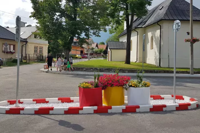 Ilustračný obrázok k článku Za posledné roky šli do podtatranských obcí a miest MILIÓNY eur: Vďačíme za to TEJTO skupine