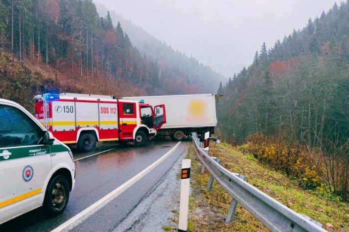 Ilustračný obrázok k článku ČELNÁ zrážka UZAVRELA horský priechod: Polícia prehovorila o HROZIVEJ nehode, FOTO