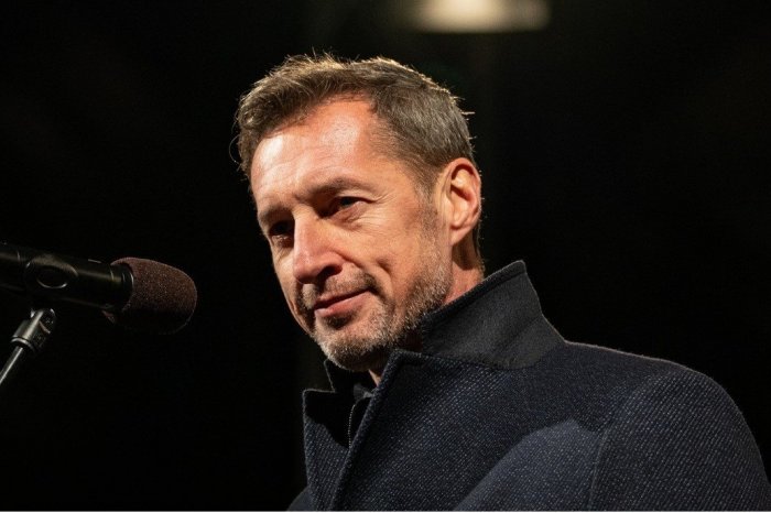 Ilustračný obrázok k článku Tie kolóny kvôli blokáde si ani nepredstavujte: Na protest za R4 pozýva aj župan Majerský