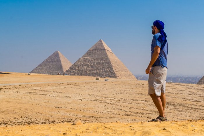 Ilustračný obrázok k článku Mladých turistov ZATKLI pri pyramíde: Načapali ich, ako si robili NAHÉ fotky