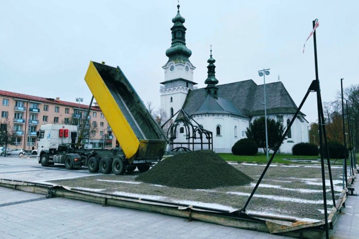 Ilustračný obrázok k článku Zimná ATRAKCIA je späť! Stredoslovenské mesto chystá BEZPLATNÉ korčuľovanie priamo v centre