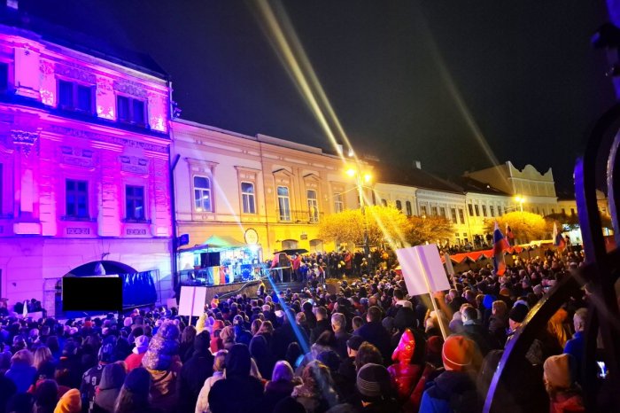 Ilustračný obrázok k článku To musel byť REKORD: Na námestí proti Ficovej vláde protestovalo vyše 5-tisíc ľudí