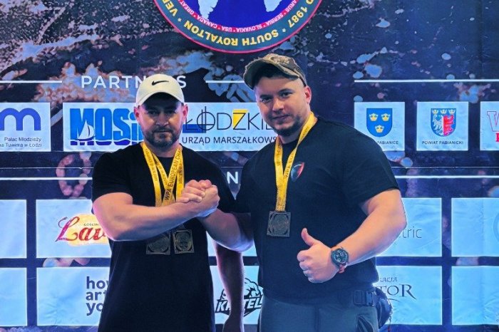 Ilustračný obrázok k článku Vlado s Martinom vzbudzujú REŠPEKT: Policajní SILÁCI žali MEDAILOVÉ úspechy, FOTO