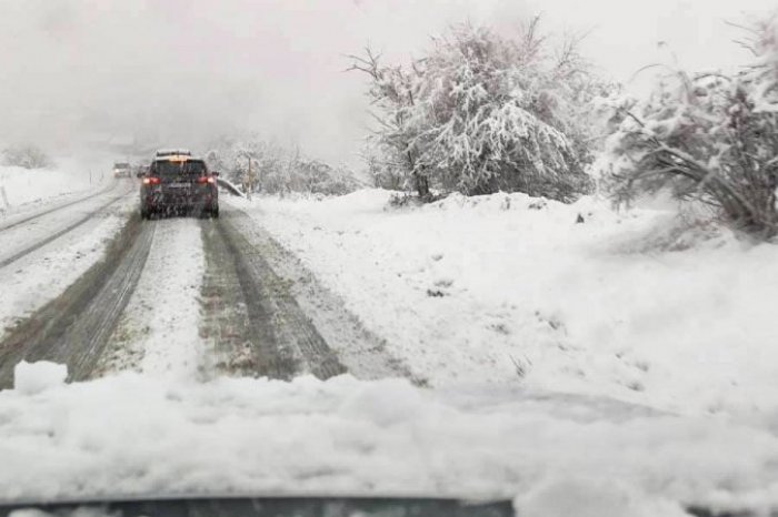Ilustračný obrázok k článku Sneženie na cestách v okolí Popradu: Šoféri neustále v teréne, mestá zvolali porady
