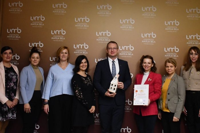 Ilustračný obrázok k článku UMB získala prestížne OCENENIE: Pochváliť sa môže ZNAČKOU, akú nemá hocikto, FOTO