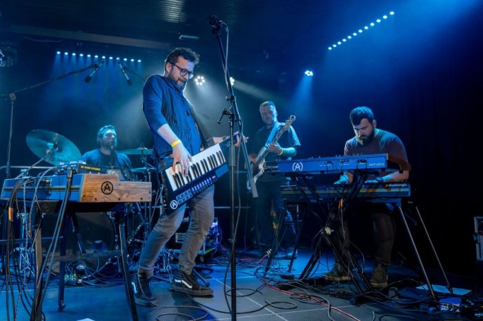 Ilustračný obrázok k článku Neskutočné, ale pravdivé: Komajota je na scéne už 20 rokov, oslávi to vianočným koncertom