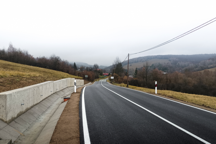 Ilustračný obrázok k článku Nebezpečný zosuv vyriešili elegantne: Pri Svidničke je teraz nový ZÁRUBNÝ múr