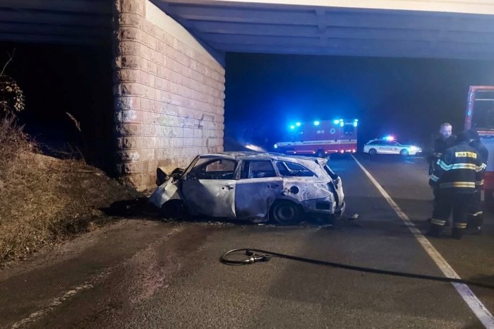 Ilustračný obrázok k článku TRAGICKÁ nehoda: Auto narazilo do mosta! Vodič vo vraku ZHOREL