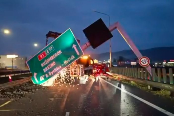 Ilustračný obrázok k článku Nehoda kamióna UZAVRELA R1: Polícia prehovorila, čo sa ODOHRALO na ceste? VIDEO