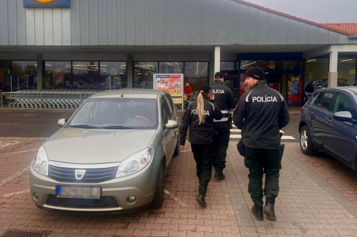 Ilustračný obrázok k článku V uniformách aj v civile: Policajti nabehli do obchodov! Čo odhalili?