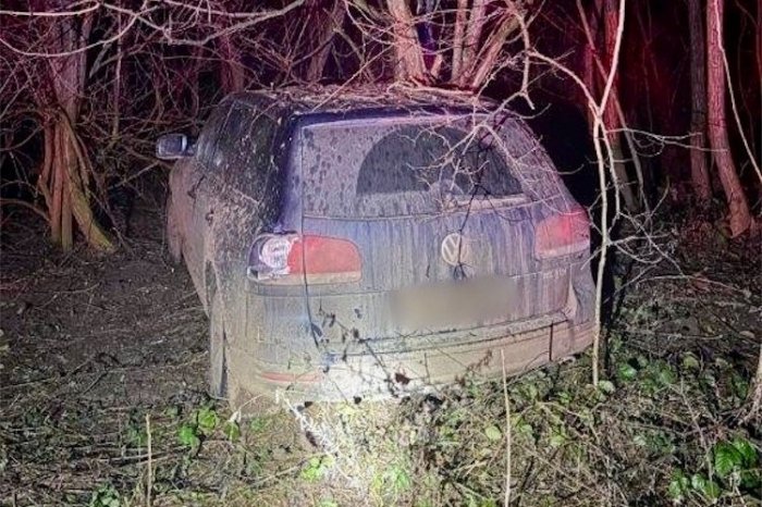 Ilustračný obrázok k článku TRAGICKÁ naháňačka s políciou: Vodič (†46) NABÚRAL do stromu a SKOLABOVAL